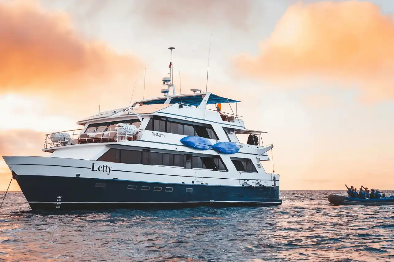 First Class Galapagos private yacht