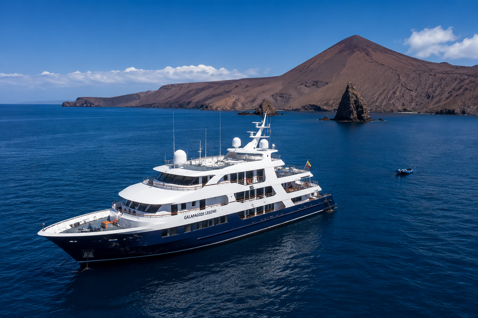 Galapagos cruise yacht and group excursion