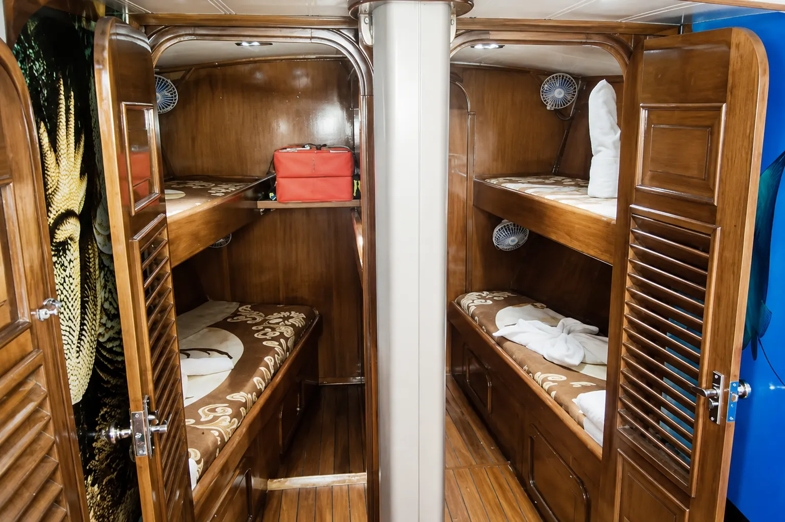 Second guest cabin aboard the sailboat