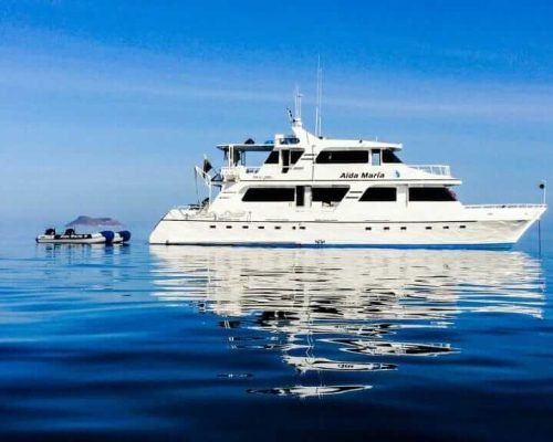 aida-maria-cruise-perfil-in-galapagos